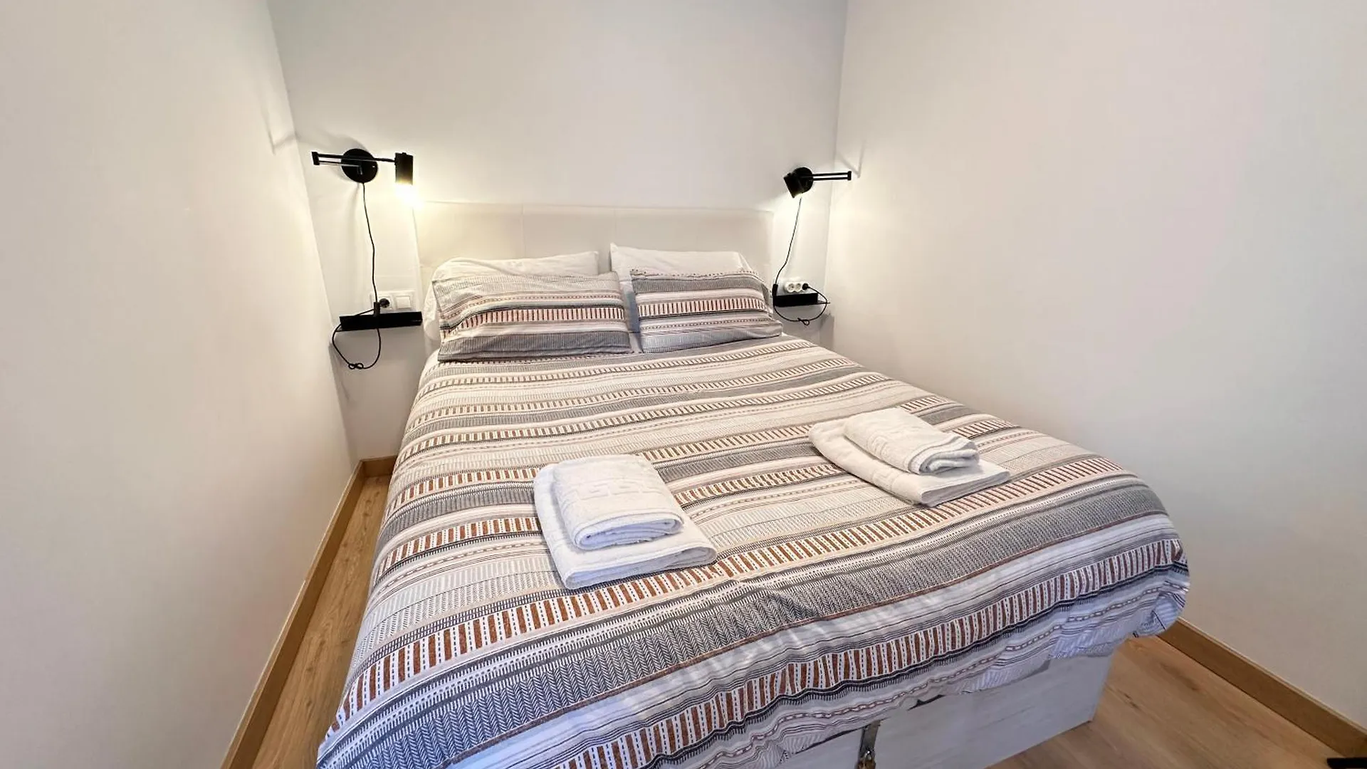 La Bella Escondida Piscina Campo De Golf Solarium Y Parking En Centro Historico Apartment Malaga