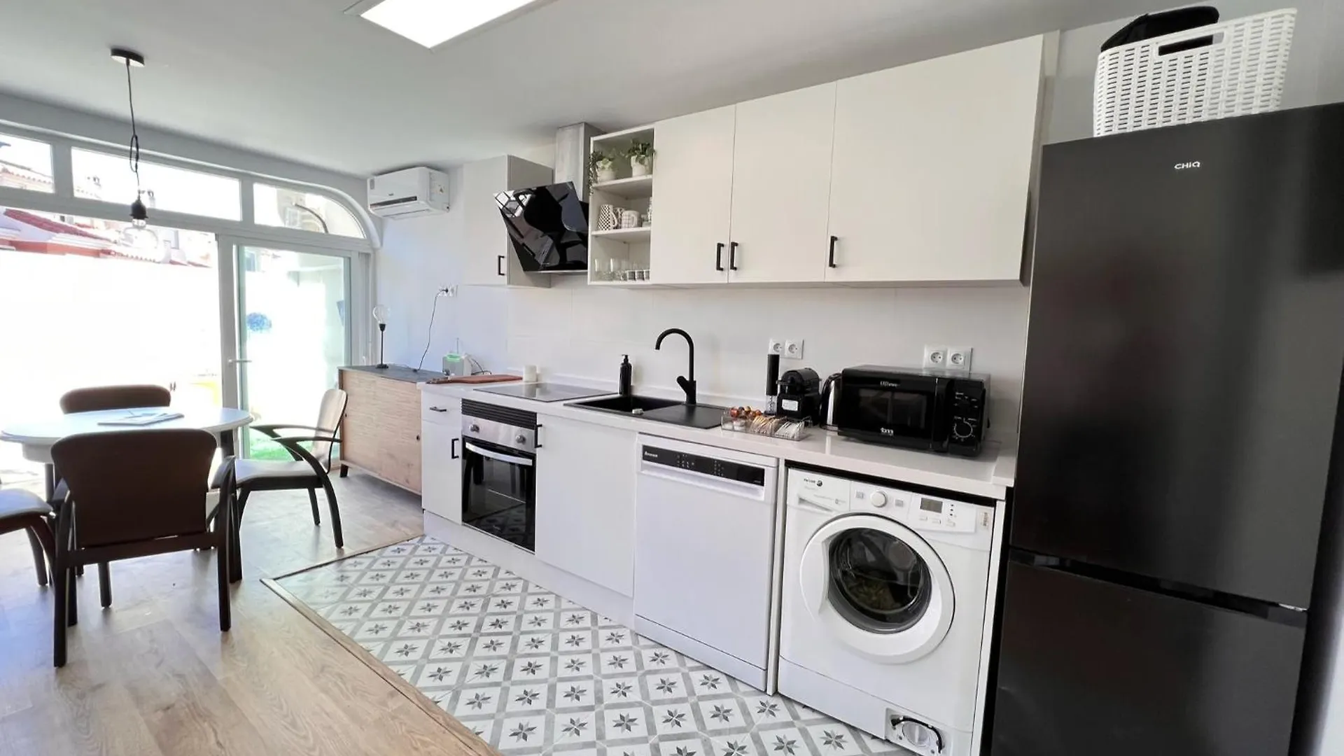 Apartamento La Bella Escondida Piscina Campo De Golf Solarium Y Parking En Centro Historico Málaga